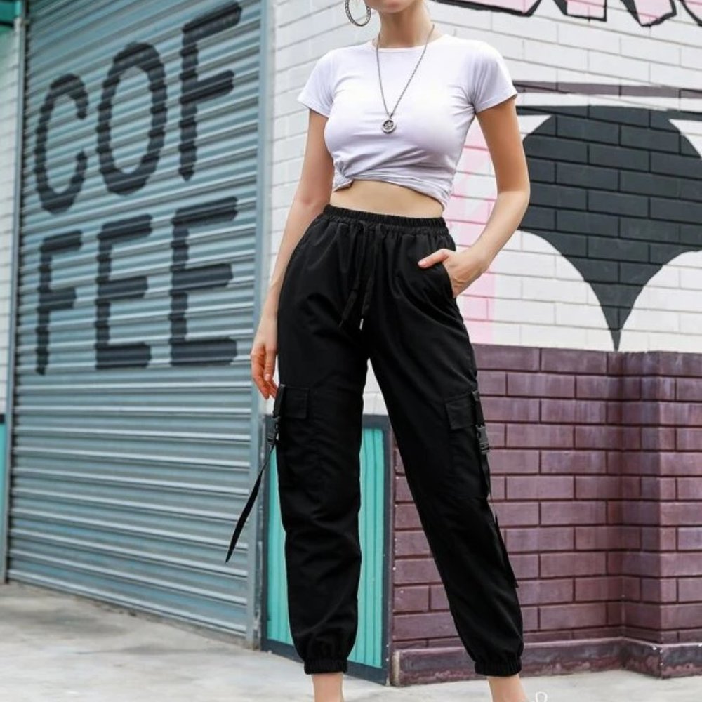 🌟NWOT Shein Pocket Buckle Cargo Pants
